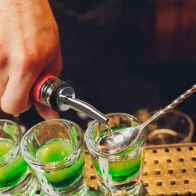 80 Pack Stainless Steel Bottle Pourers Tapered Liquor Pourers with Rubber Dust Caps Tapered Pour Spouts for Liquor Bottles Vinegar Bottle Dispens